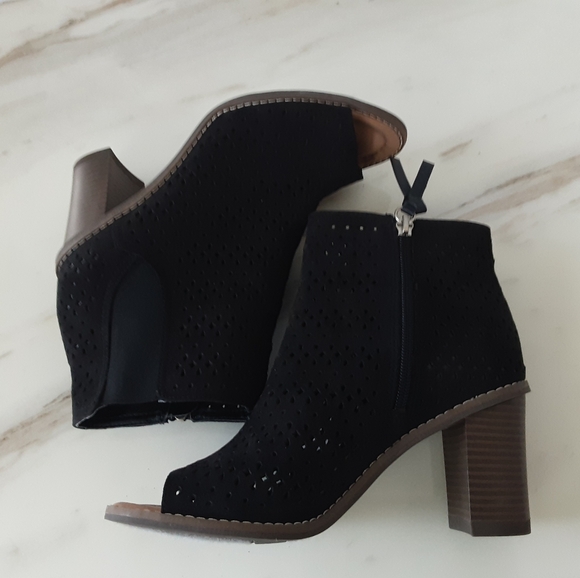 DR. SCHOLL'S Peyton Perforated Stack Heel Peep-Toe Ankle Boots Sz.8.5 - Picture 7 of 9